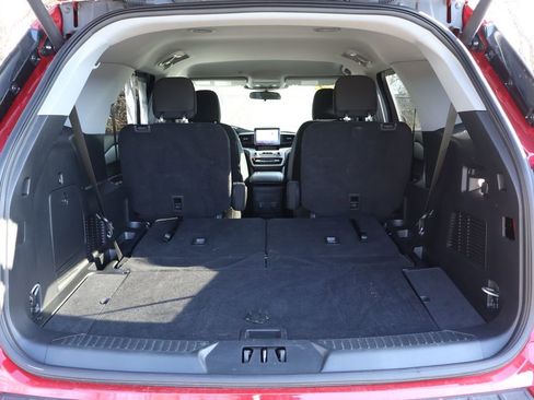 Used 2023 Ford Explorer XLT image 47