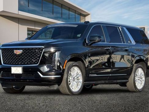 Certified 2025 Cadillac Escalade ESV Premium Luxury image 8
