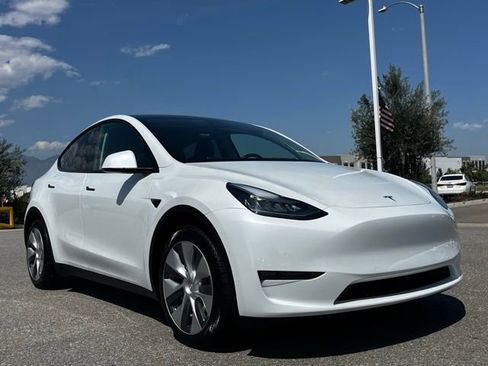 Used 2021 Tesla Model Y Long Range AWD/4WD image 2