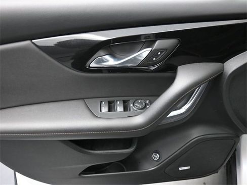 Used 2023 Chevrolet Blazer Premier image 9