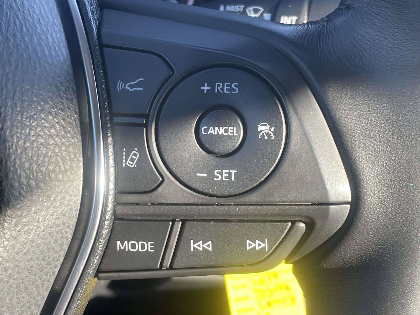 Used 2019 Toyota Camry SE FWD image 19
