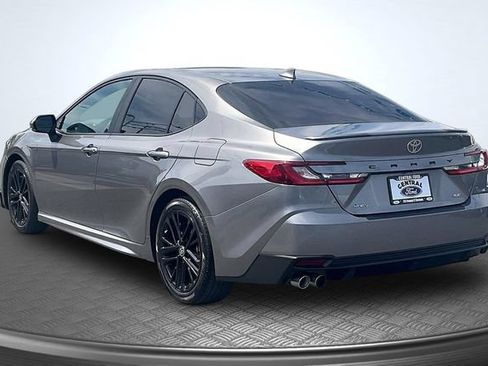 Used 2025 Toyota Camry SE w/ Convenience Package FWD image 2