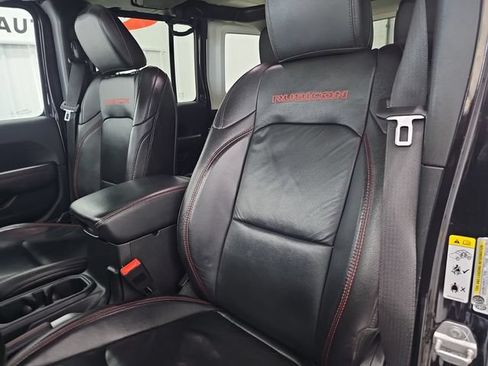 Used 2018 Jeep Wrangler Unlimited Rubicon AWD/4WD image 39