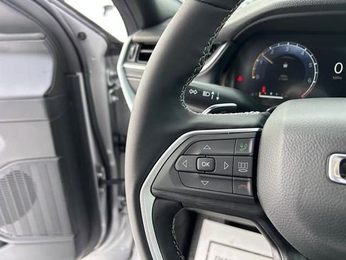 New 2025 Jeep Grand Cherokee Altitude image 22