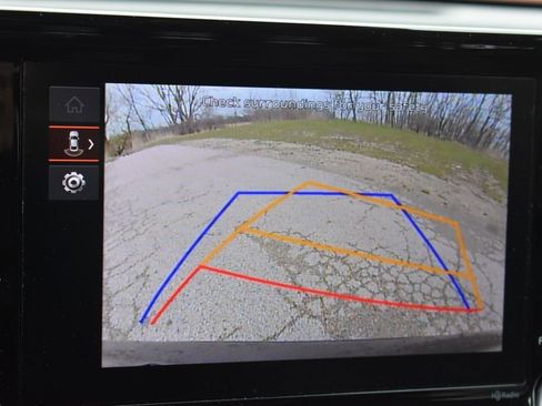 Used 2023 Kia Sorento LX image 31