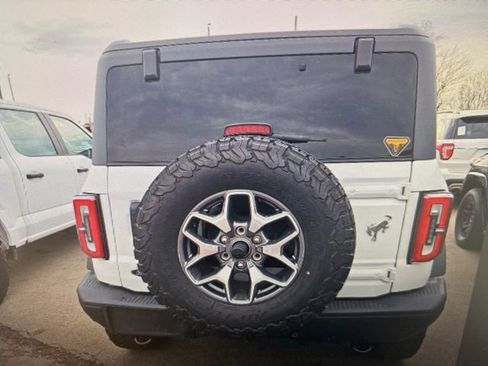 Used 2023 Ford Bronco Badlands image 13