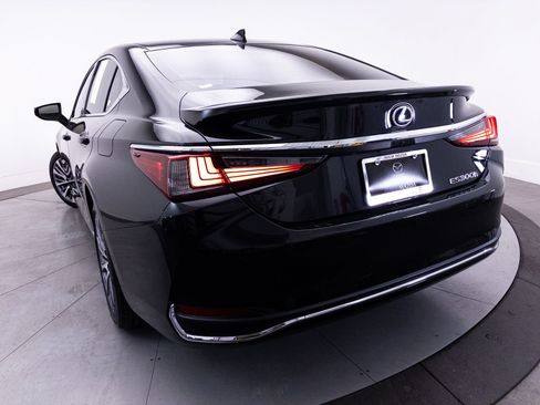 Used 2020 Lexus ES 300h w/ Premium Package FWD image 13