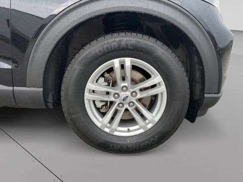 Certified 2023 Ford Explorer XLT AWD/4WD image 9