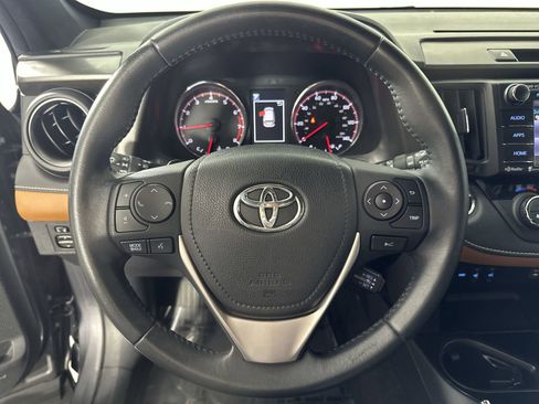 Used 2017 Toyota RAV4 SE image 18