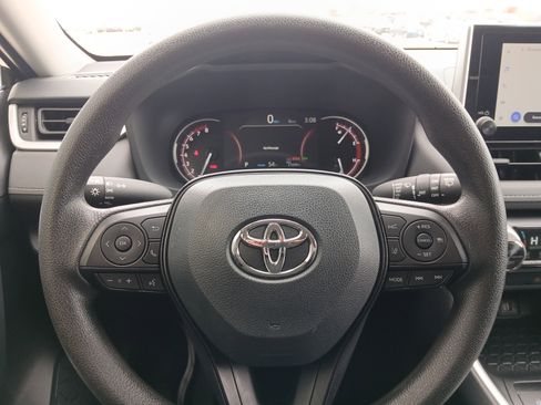Used 2025 Toyota RAV4 XLE AWD/4WD image 9
