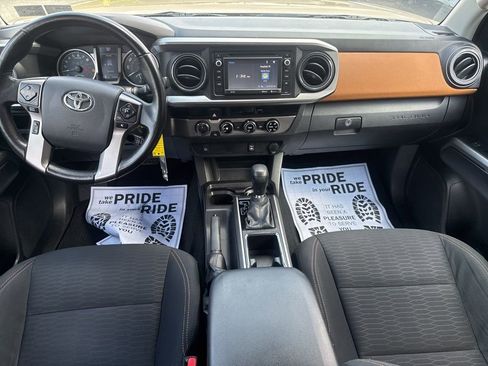 Used 2016 Toyota Tacoma SR5 w/ SR5 Appearance Package (SN) image 17