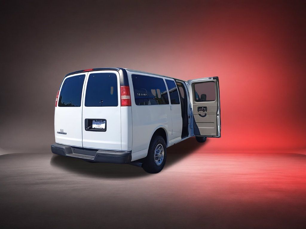 Used 2017 Chevrolet Express 2500 LS RWD image 8