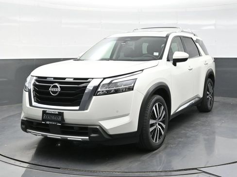 Used 2023 Nissan Pathfinder Platinum AWD/4WD image 2