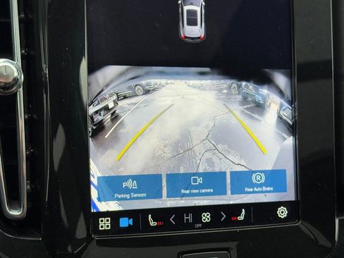 Certified 2025 Volvo XC40 B5 Core image 22