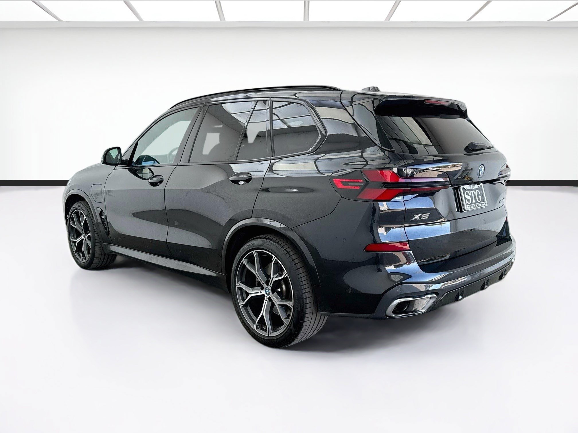Used 2024 BMW X5 xDrive50e w/ Executive Package AWD/4WD image 6