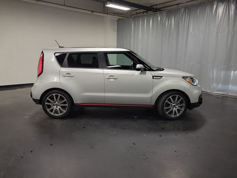 Used 2018 Kia Soul ! w/ Tech Package image 10