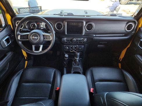 Used 2019 Jeep Wrangler Unlimited Sahara w/ Uconnect 4C Nav & Sound Group AWD/4WD image 19
