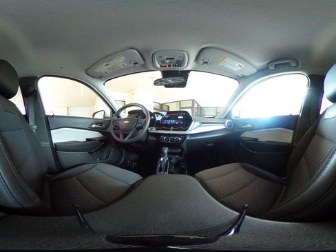 Used 2025 Chevrolet Trax LT image 41