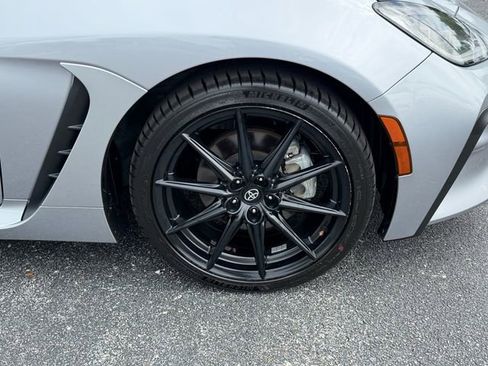 Used 2024 Toyota GR86 Premium RWD image 9