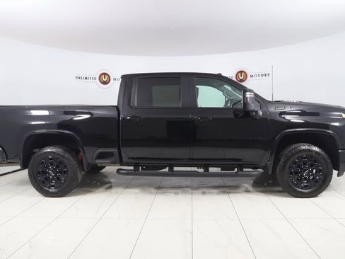 Used 2024 Chevrolet Silverado 2500 LT w/ Midnight Edition image 2