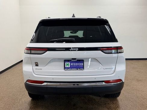 Used 2025 Jeep Grand Cherokee Laredo X AWD/4WD image 4