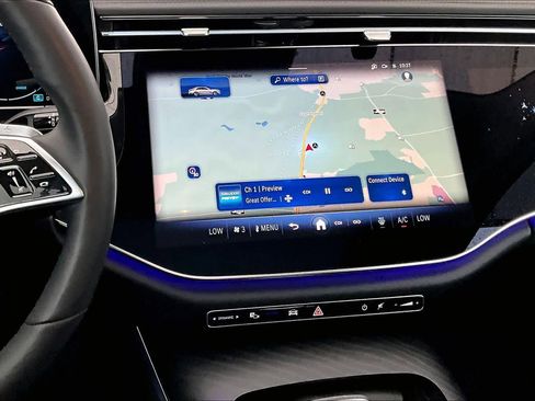 Used 2025 Mercedes-Benz E 350 4MATIC Sedan image 6