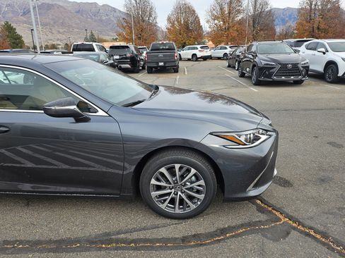 New 2025 Lexus ES 350 image 10