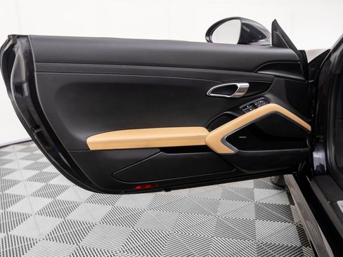 Used 2018 Porsche 718 Boxster S image 14