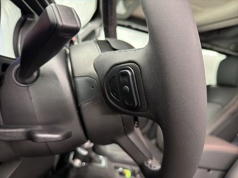 New 2026 Jeep Gladiator Sport AWD/4WD image 17