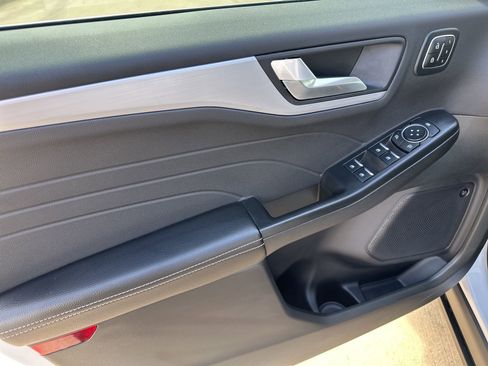 New 2025 Ford Escape SE w/ PHEV Premium Package image 17