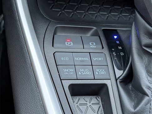 Used 2022 Toyota RAV4 XLE w/ Convenience Package image 24