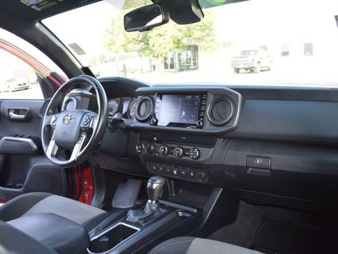 Used 2020 Toyota Tacoma TRD Sport w/ Technology Package AWD/4WD image 31