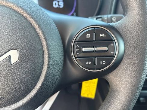Used 2025 Kia Soul LX FWD image 39