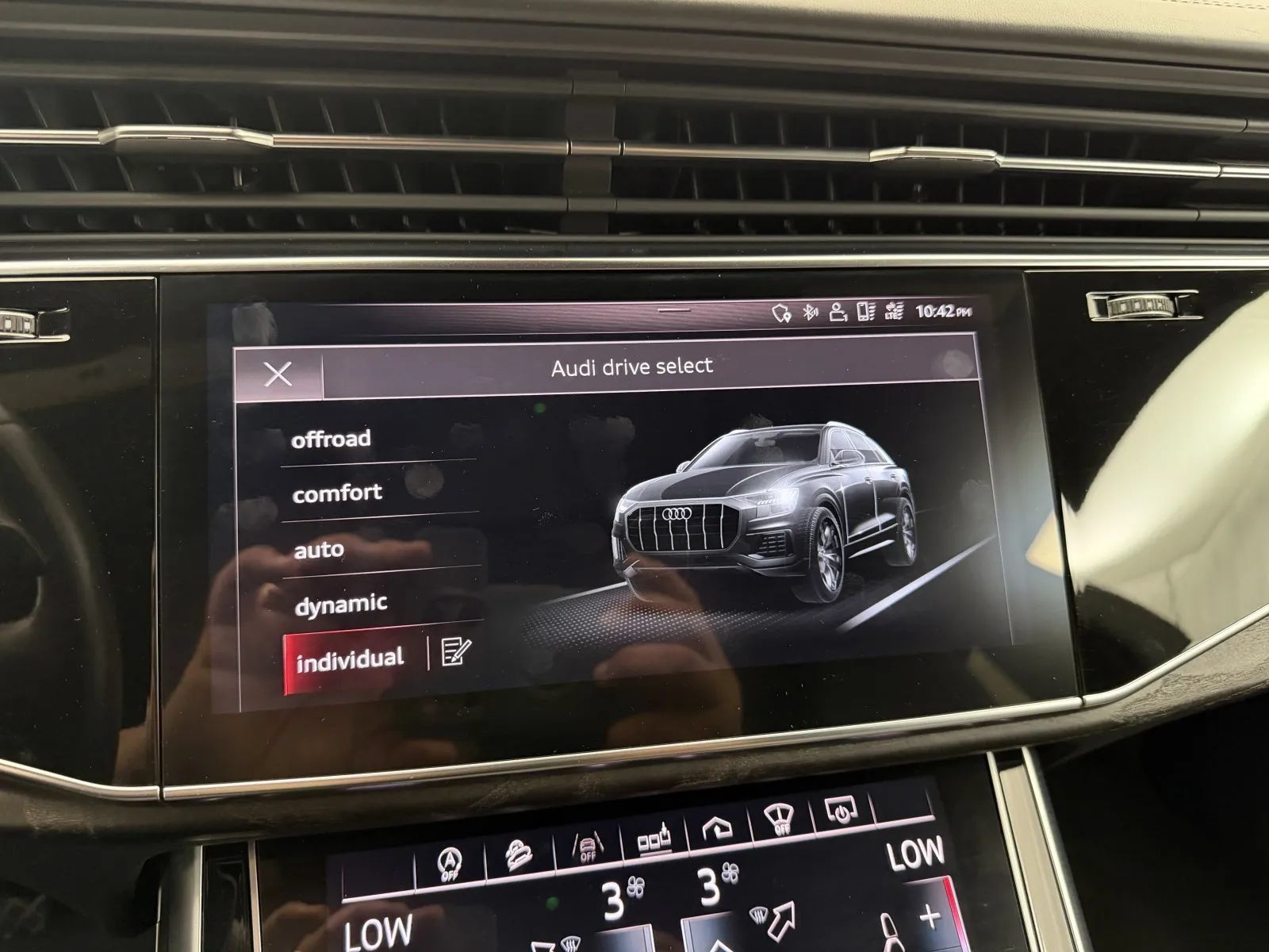 Used 2019 Audi Q8 Prestige AWD/4WD image 31