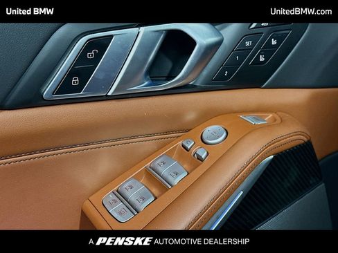 Used 2025 BMW X7 M60i image 3