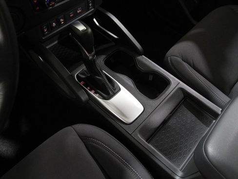 Used 2023 Nissan Frontier SV w/ SV Convenience Package image 14