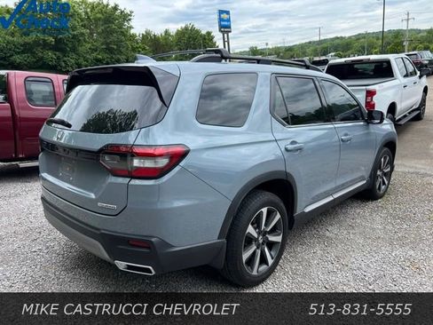 Used 2023 Honda Pilot Touring image 3