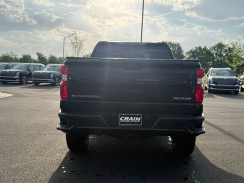Used 2022 Chevrolet Silverado 1500 ZR2 w/ Technology Package AWD/4WD image 6