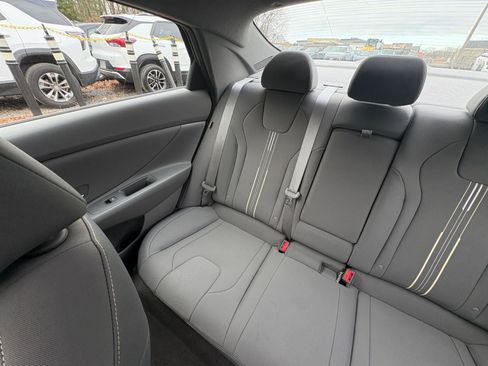 Used 2025 Hyundai Elantra SEL image 36