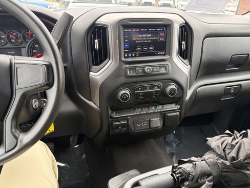 Used 2022 Chevrolet Silverado 2500 Custom w/ Custom Convenience Package AWD/4WD image 17