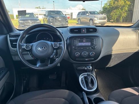 Used 2019 Kia Soul FWD image 12