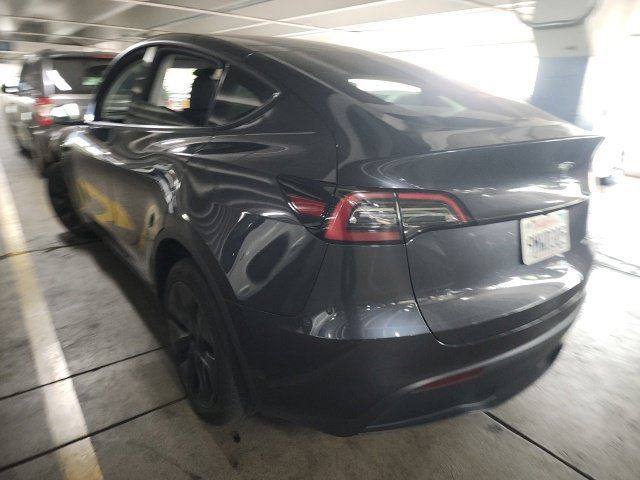 Used 2024 Tesla Model Y Long Range AWD/4WD image 3