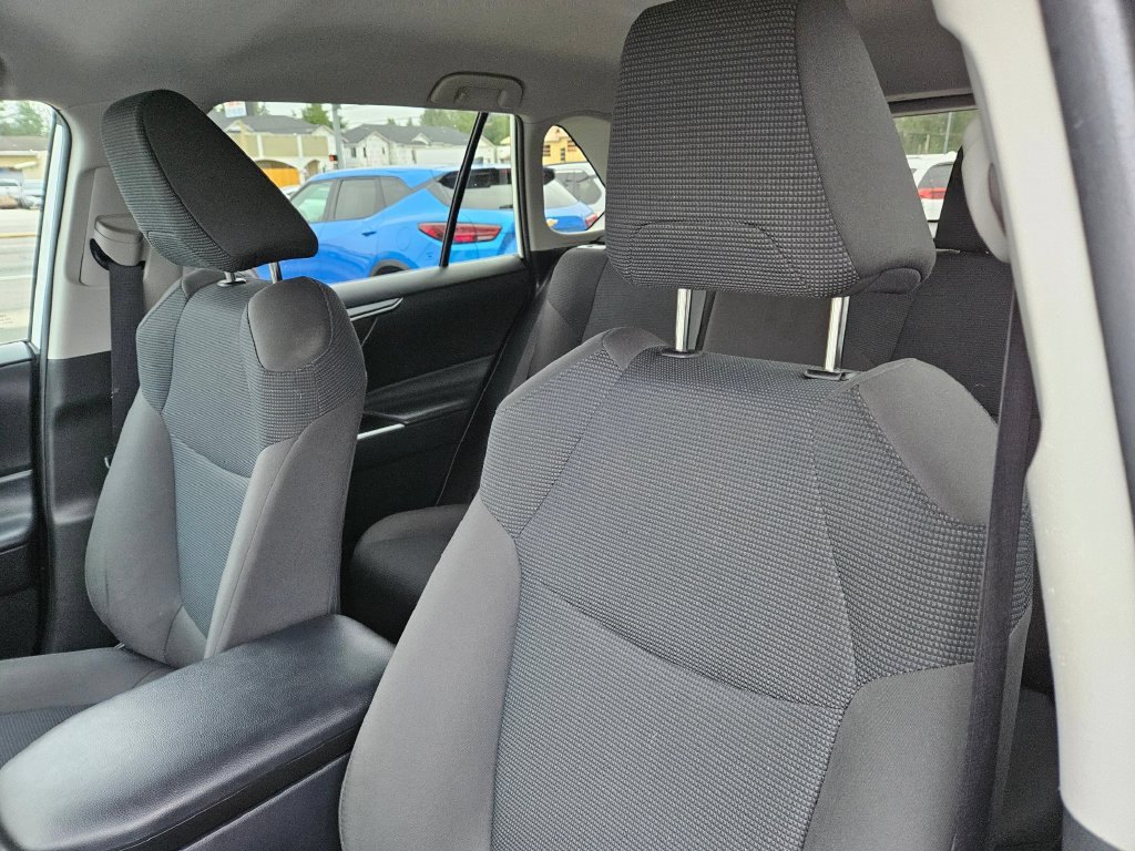 Used 2025 Toyota RAV4 LE AWD/4WD image 18
