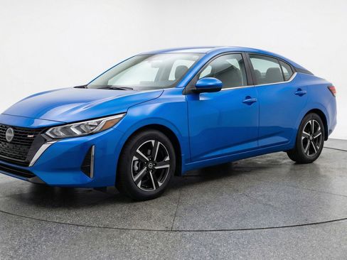 Used 2025 Nissan Sentra SV image 2