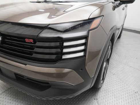 Certified 2025 Nissan Kicks SR image 22