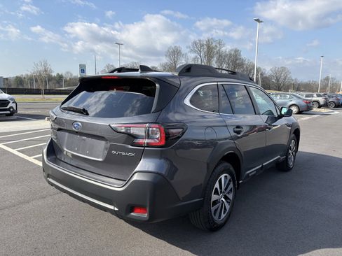 Used 2025 Subaru Outback Premium image 9