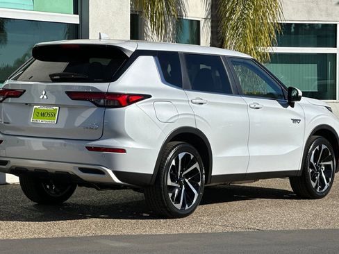 New 2025 Mitsubishi Outlander SE image 4