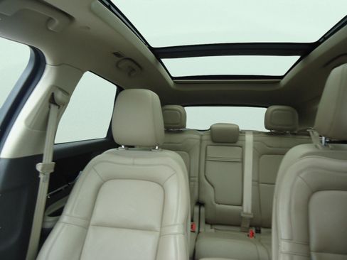 Used 2022 Lincoln Corsair AWD w/ Premium Package image 29