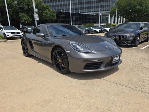 Used 2017 Porsche 718 Cayman RWD image 3