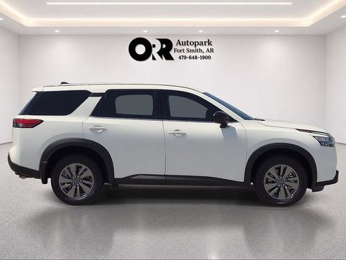 Used 2025 Nissan Pathfinder S AWD/4WD image 5